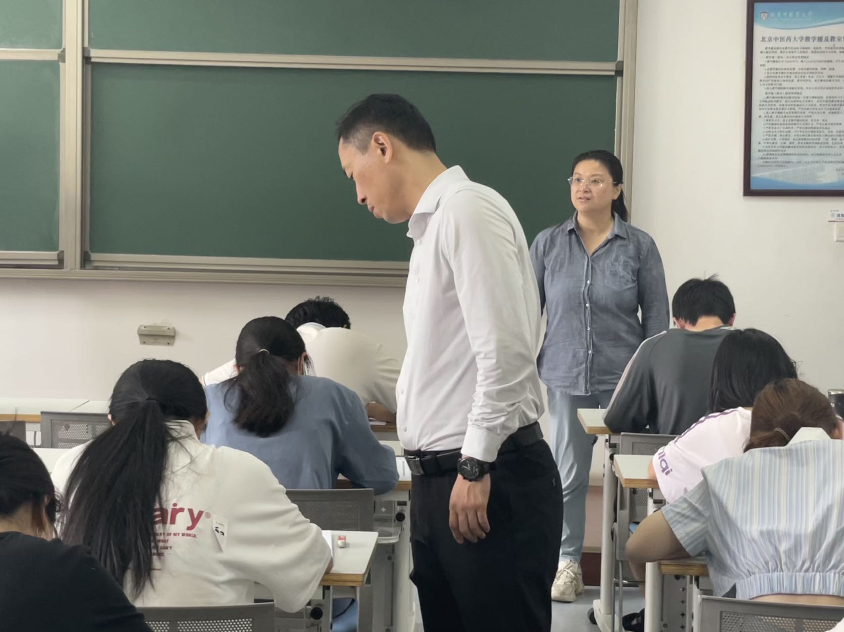 1687826522745079733.jpg WilliamHill中文官方网站开展2023年春季学期期末考试巡查工作1.jpg
